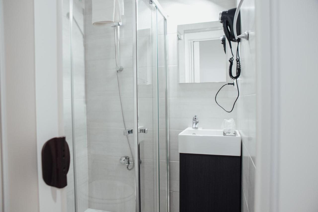 Hostal Ruta De Francia Barcelona Ngoại thất bức ảnh