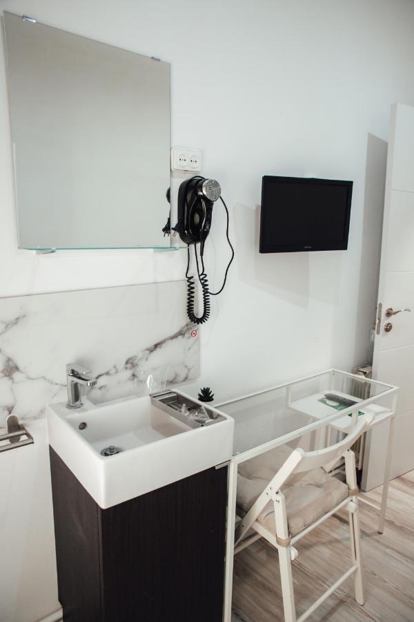 Hostal Ruta De Francia Barcelona Ngoại thất bức ảnh