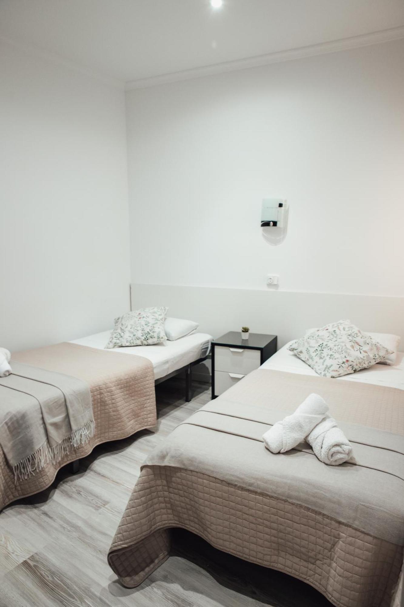 Hostal Ruta De Francia Barcelona Ngoại thất bức ảnh