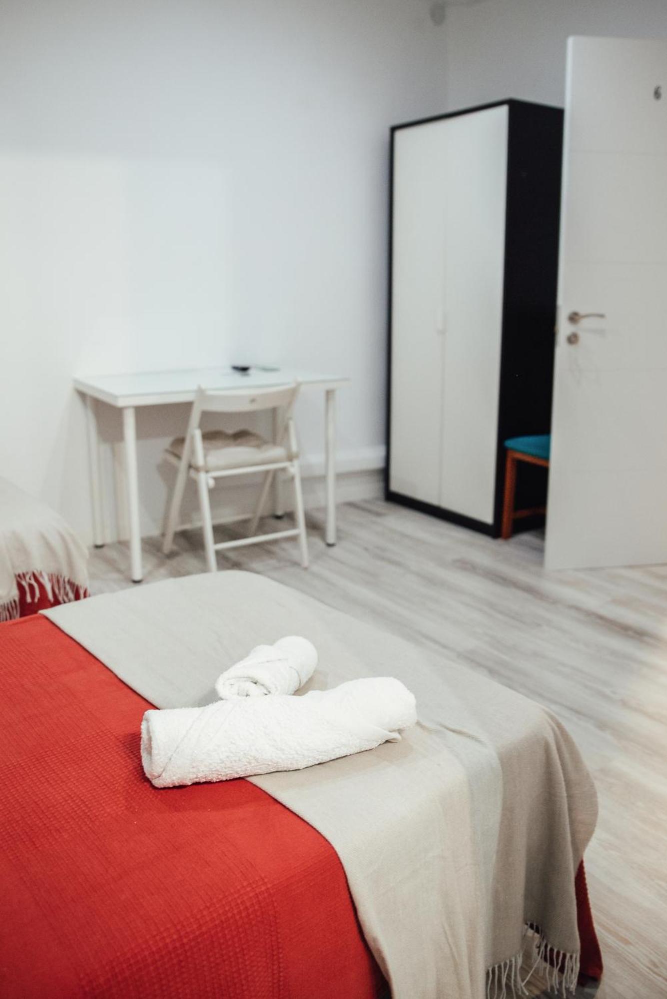 Hostal Ruta De Francia Barcelona Ngoại thất bức ảnh
