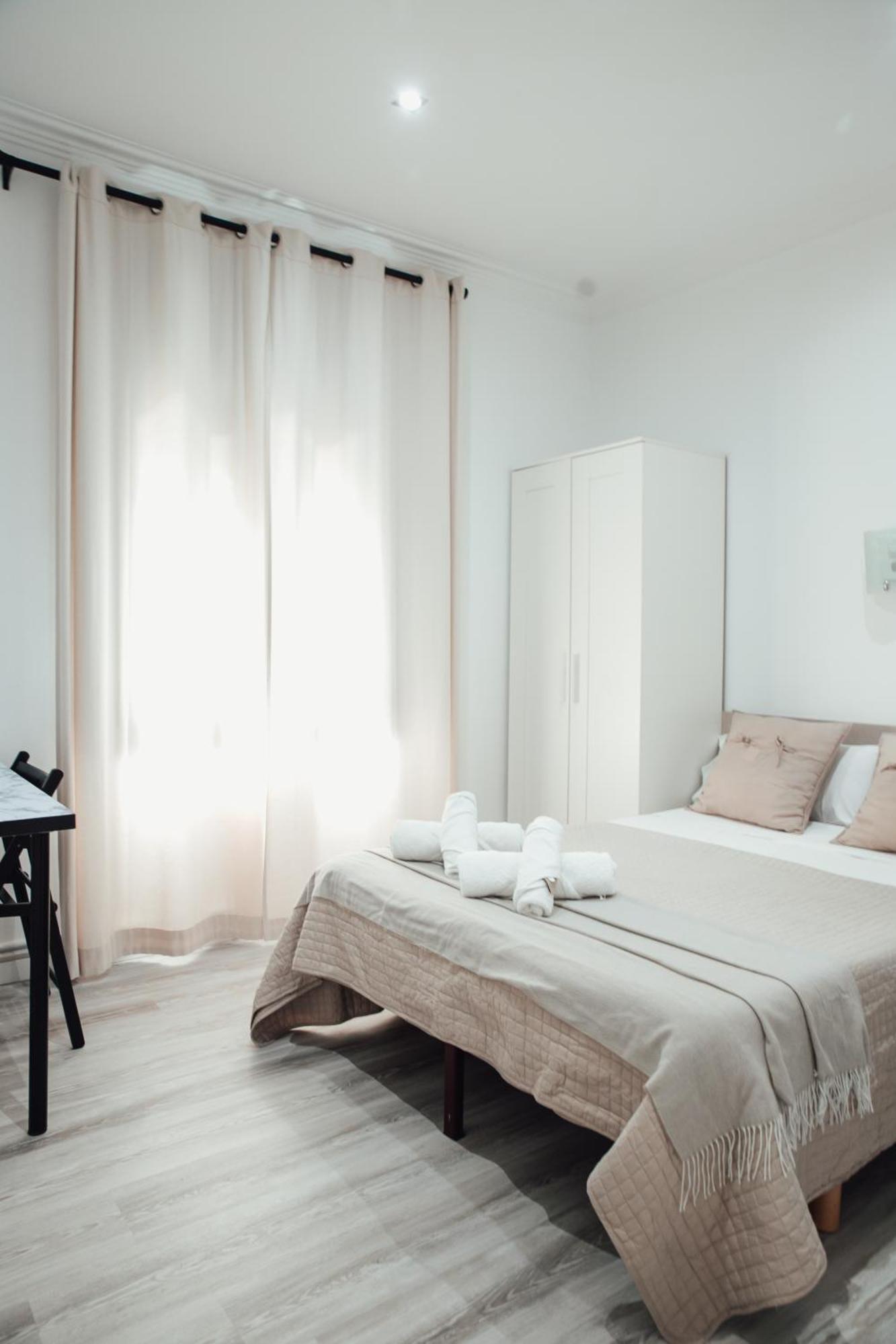 Hostal Ruta De Francia Barcelona Ngoại thất bức ảnh