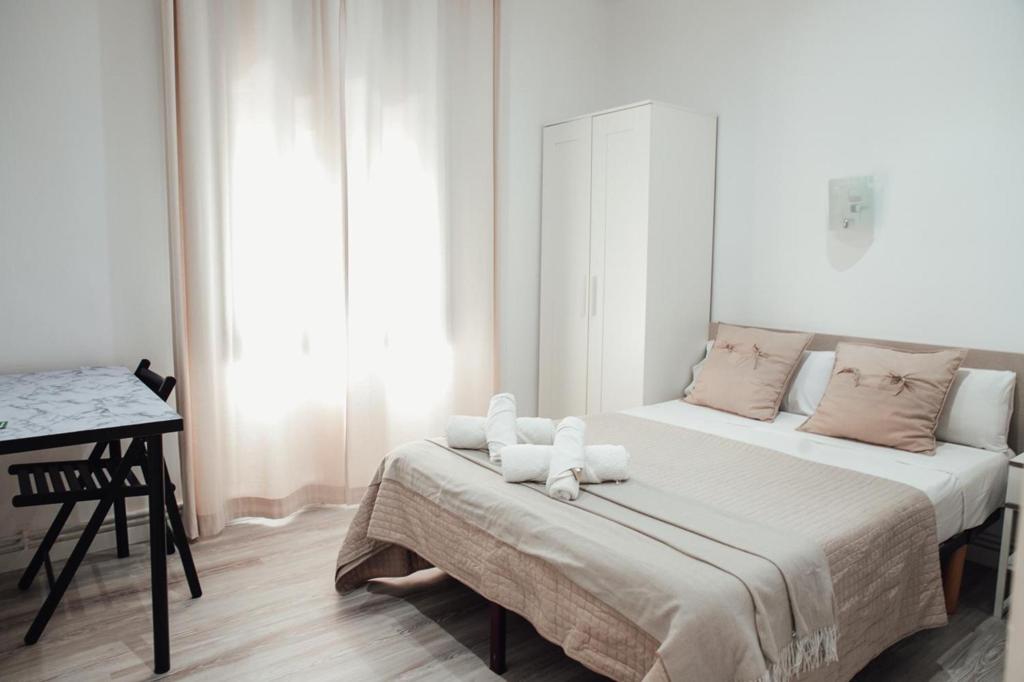 Hostal Ruta De Francia Barcelona Ngoại thất bức ảnh