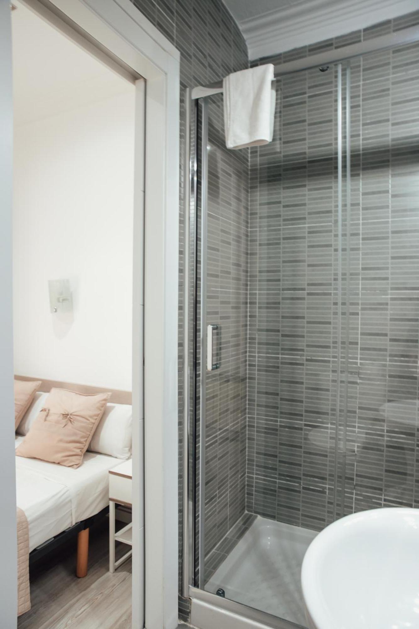 Hostal Ruta De Francia Barcelona Ngoại thất bức ảnh