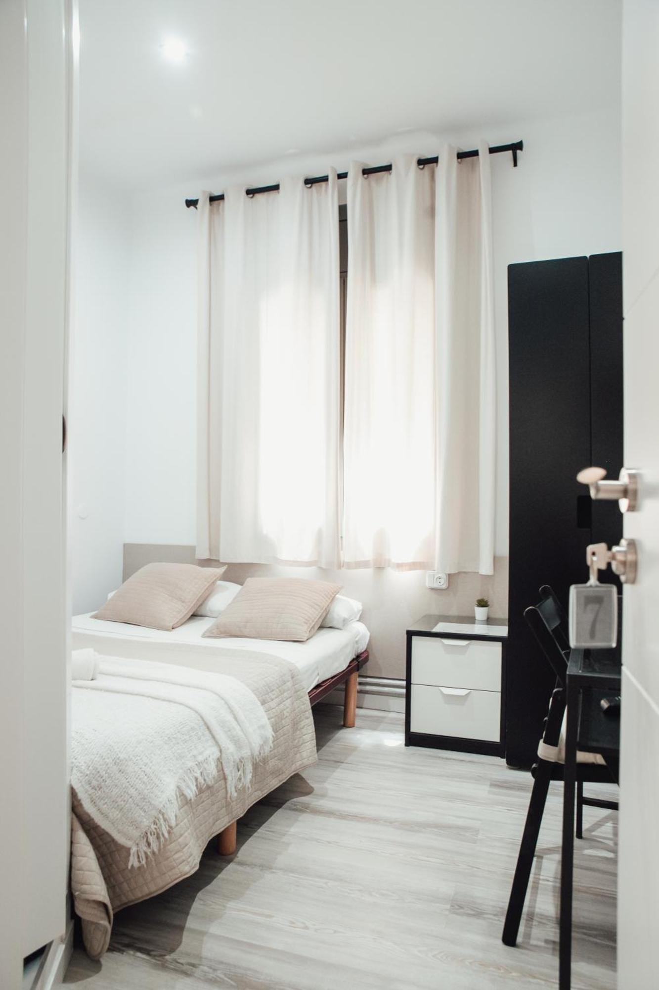 Hostal Ruta De Francia Barcelona Ngoại thất bức ảnh