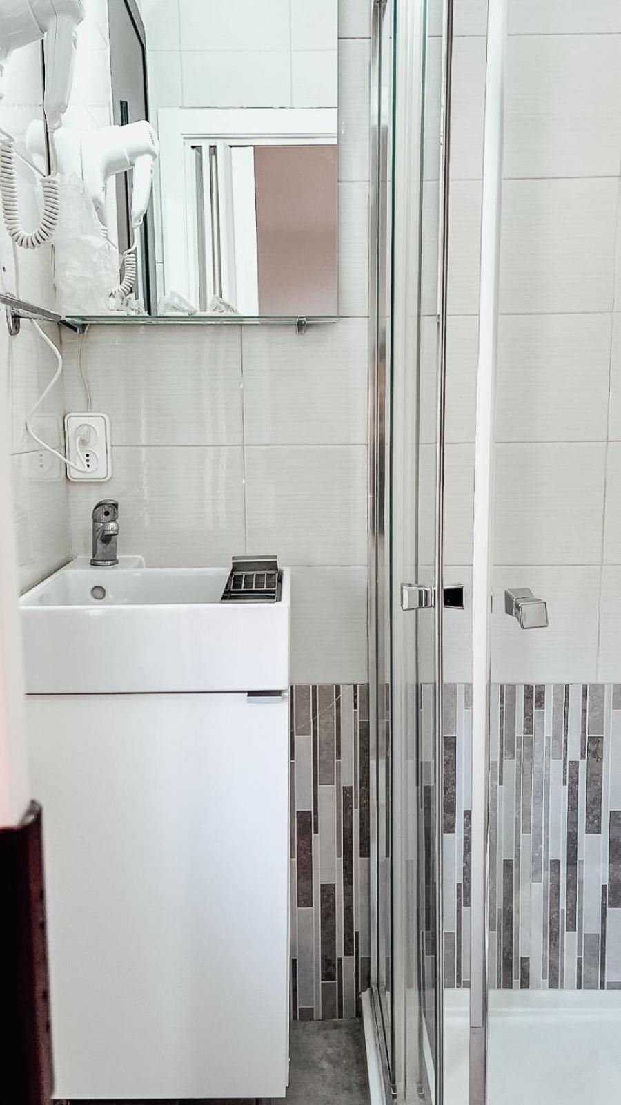 Hostal Ruta De Francia Barcelona Ngoại thất bức ảnh