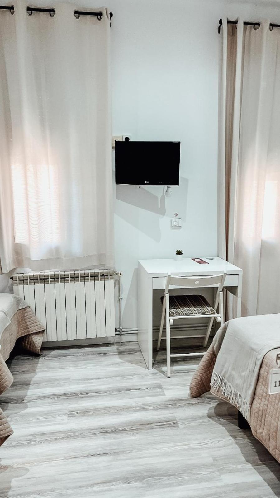 Hostal Ruta De Francia Barcelona Ngoại thất bức ảnh