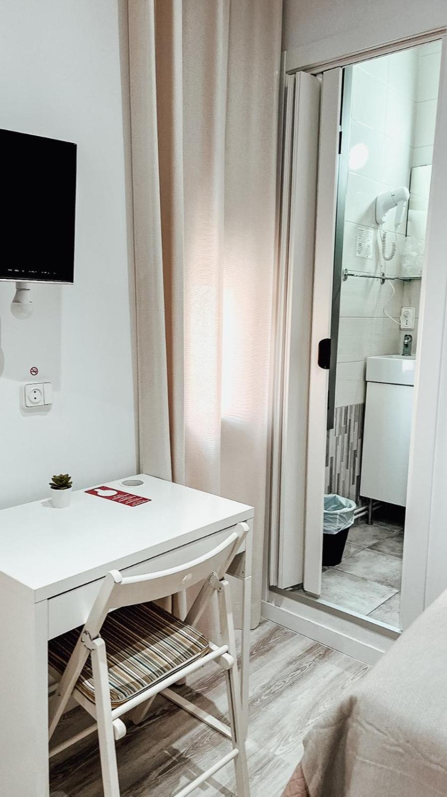 Hostal Ruta De Francia Barcelona Ngoại thất bức ảnh
