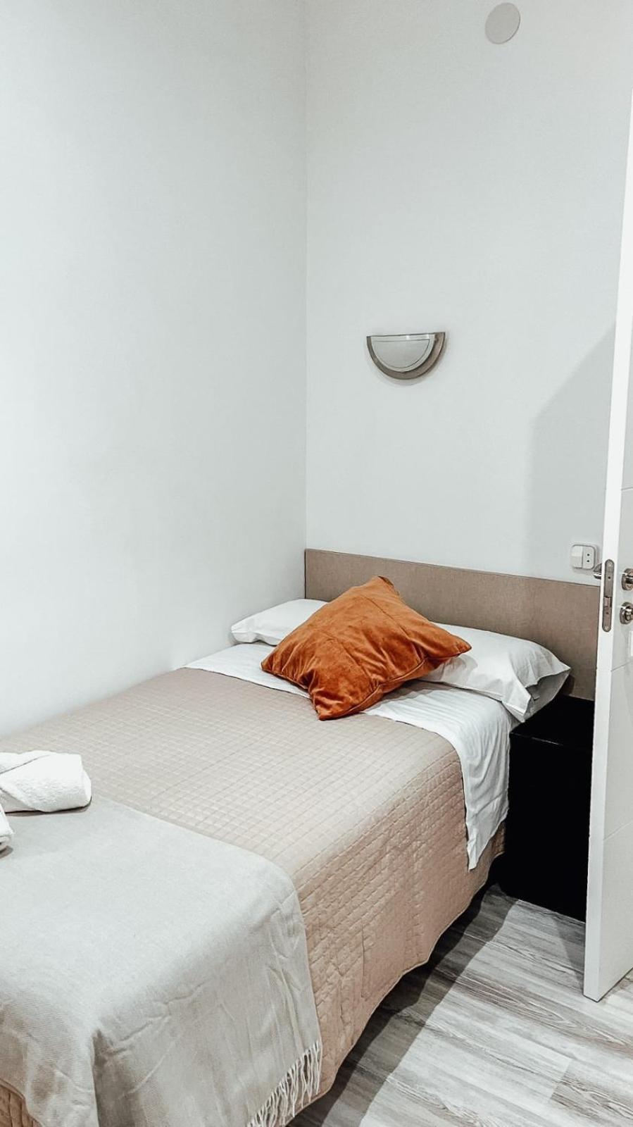 Hostal Ruta De Francia Barcelona Ngoại thất bức ảnh