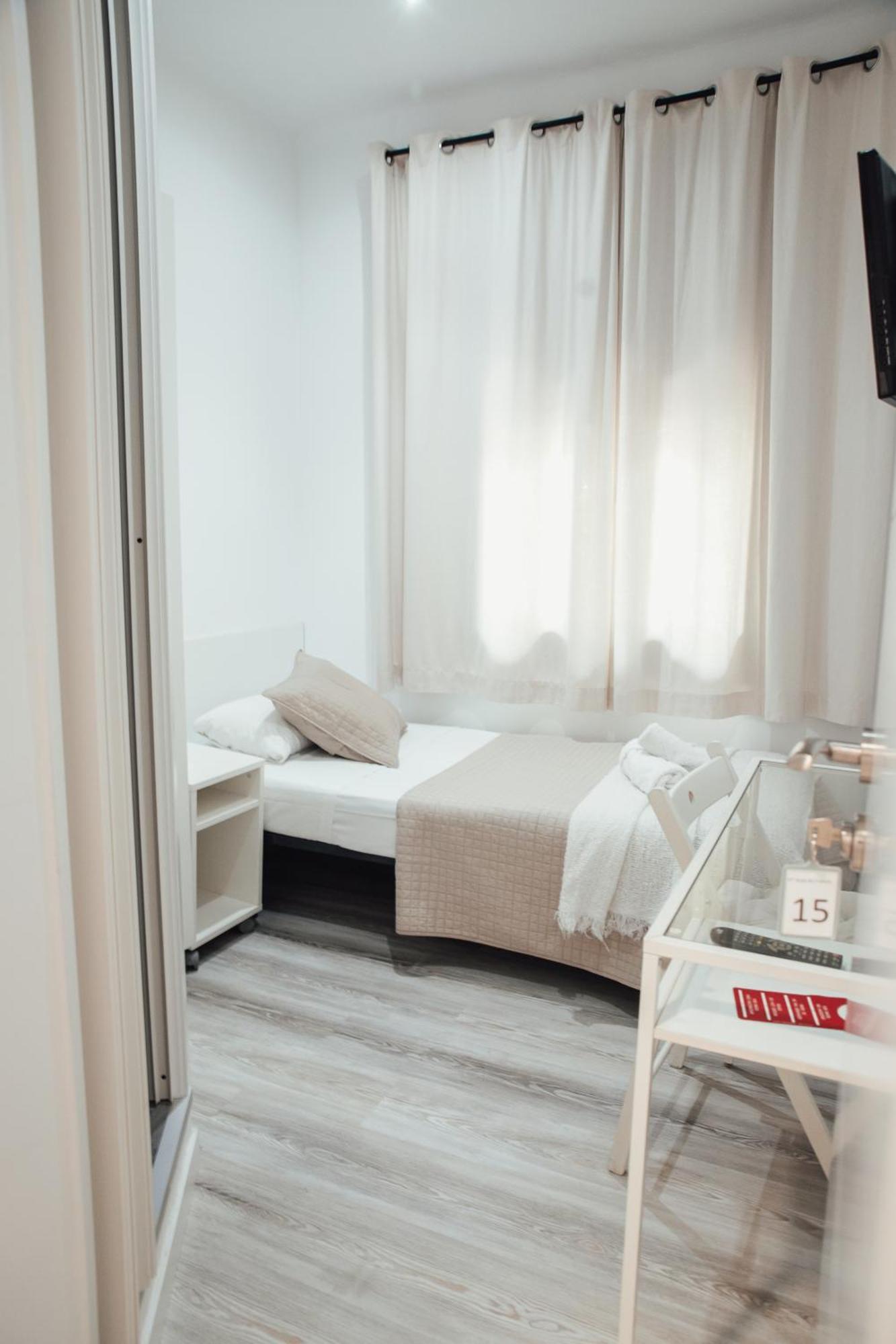 Hostal Ruta De Francia Barcelona Ngoại thất bức ảnh